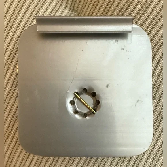 1928 New old stock Ceramoc Pink Rose Flowe on Gold tone Brooch - Picture 5 of 6